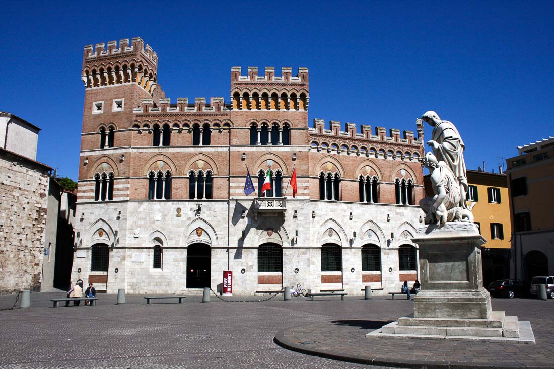 Palazzo Aldobrandeschi und Piazza Dante in Grosseto, Toscana